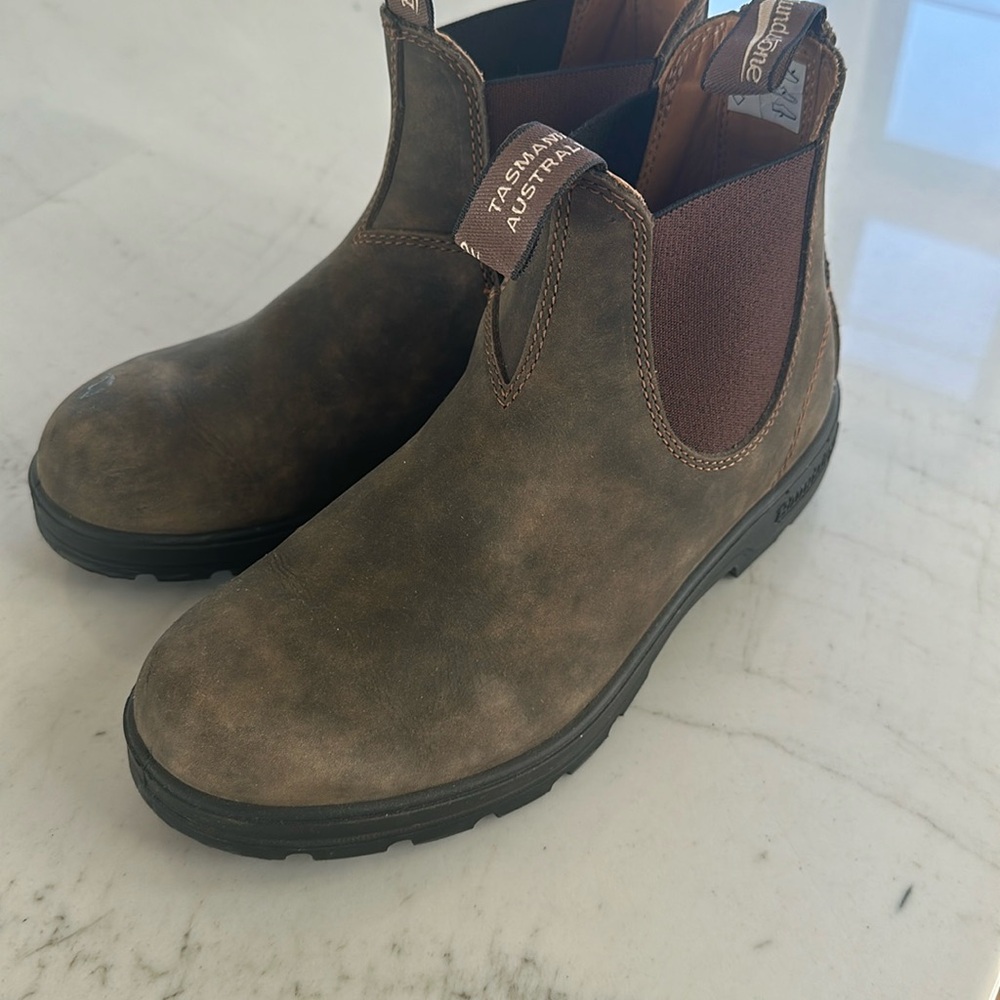 Blundstone boots 9.5 Us women's, 6.5 UK